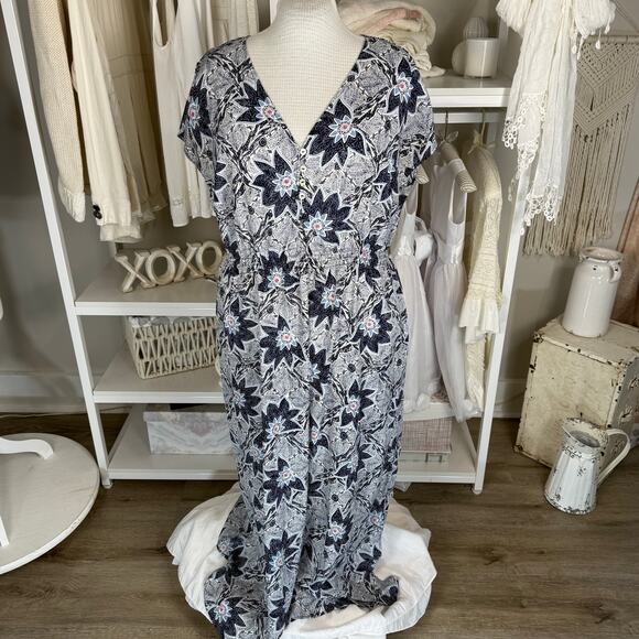 Foxcroft Dresses & Skirts - Foxcroft Black and White Floral Maxi Dress